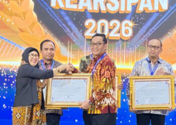 Plt Kepala Dinas Arsip dan Perpustakaan Kota Semarang Muhammad Ahsan saat menerima penghargaan Pengawasan Kearsipan Nasional di Gedung C ANRI, Jakarta, Rabu, 20 Mei 2026. (Humas Pemkot Semarang/Lingkarjateng.id)