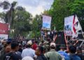 Ratusan massa AMPB saat menggelar aksi demonstrasi di Polresta Pati, Rabu, 13 Mei 2026. (Lingkarjateng Group Network/Lingkarjateng.id)