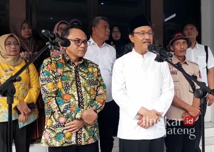 Mensos Desak Pelaku Pelecehan di Ponpes Tlogowungu Pati Dihukum Seumur Hidup 25 Menteri Sosial RI Saifullah Yusuf memberi keterangan pers saat kunjungan ke Sekolah Rakyat di Sentra Margo Laras, Kabupaten Pati, Jumat, 15 Mei 2026. (Lingkarjateng.id)