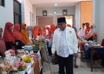 Anggota Komisi IX DPR RI dari Fraksi PKS, Muh Haris, menghadiri peluncuran program UUK oleh BIPEKA DPD PKS Kendal di Gedung PGRI Kendal, Jumat, 8 Mei 2026. (Anik Kustiani/Lingkarjateng.id)