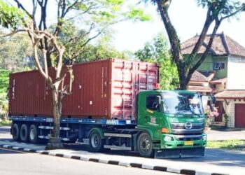ILUSTRASI: Truk melintas jalan lingkar selatan (JLS) Salatiga, Jumat, 22 Mei 2026. (Angga Rosa/Lingkarjateng.id)
