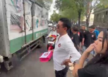 Jumat Berkah, Ratusan Anggota Yakusa Pati Turun ke Jalan Bagikan Nasi Kotak