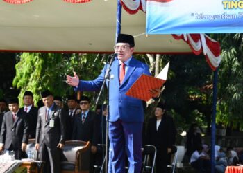 Sukirman saat memimpin upacara peringatan Hari Pendidikan Nasional 2026 di Lapangan Setda Kabupaten Pekalongan, Sabtu, 2 Mei 2026. (Fahri Akbar/Lingkarjateng.id)