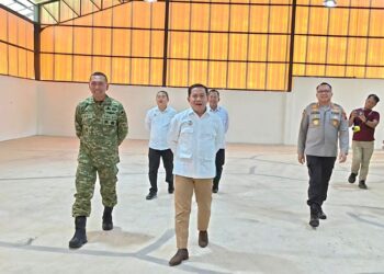 Plt Bupati Pekalongan Sukirman menghadiri kegiatan peresmian operasionalisasi Koperasi Desa dan Kelurahan Merah Putih (KDKMP) yang digelar secara serentak oleh Presiden RI melalui daring, di Desa Tanjungkulon, Kecamatan Kajen, Sabtu, 16 Mei 2026. (Fahri Akbar/Lingkarjateng.id)