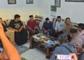Forkopimda Kabupaten Pekalongan saat mediasi dengan pihak Padepokan Padang Ati di Kecamatan Buaran, Kamis, 28 Mei 2026. Pertemuan ini dihadiri Ketua DPRD, Sekda, Kapolsek Buaran, Kemenag, dan pihak terkait lainnya membahas penanganan santri serta tindak lanjut pascapenangkapan salah satu tokoh padepokan terkait dugaan kasus pencabulan. (Fahri Akbar/Lingkarjateng.id)