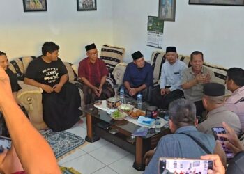 Forkopimda Kabupaten Pekalongan saat mediasi dengan pihak Padepokan Padang Ati di Kecamatan Buaran, Kamis, 28 Mei 2026. Pertemuan ini dihadiri Ketua DPRD, Sekda, Kapolsek Buaran, Kemenag, dan pihak terkait lainnya membahas penanganan santri serta tindak lanjut pascapenangkapan salah satu tokoh padepokan terkait dugaan kasus pencabulan. (Fahri Akbar/Lingkarjateng.id)