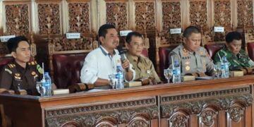 Pemkab Ajak Ormas Dukung Program Jepara MULUS 11 Suasana kegiatan silaturahmi dan pembinaan organisasi kemasyarakatan (Ormas) Kabupaten Jepara di Pendopo Kartini pada Senin, 11 Mei 2026. (Tomi Budianto/Lingkarjateng.id)