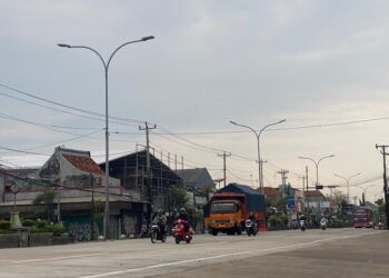 Bupati Batang Siapkan Pembangunan 9.387 Titik Penerangan Jalan Umum 25 Jalan Pantura di Kabupaten Batang. (Diskominfo Batang/Lingkarjateng.id)