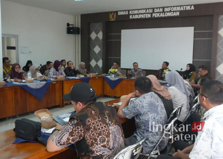 Perkuat Arus Informasi hingga Desa, Dinkominfo Pekalongan Dorong Pembentukan KIM 25 Suasana sosialisasi pembentukan Kelompok Informasi Masyarakat (KIM) yang digelar Dinkominfo Kabupaten Pekalongan di Aula Dinkominfo, Kamis, 21 Mei 2026. (dok for Lingkarjateng.id)