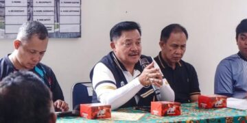Program Padi Pot dan Ayam Petelur Jadi Strategi Ketahanan Pangan Salatiga 11 Wali Kota Salatiga Robby Hernawan menyampaikan arahan kepada jajarannya di Kantor Kelurahan Kutowinangun Lor, Kecamatan Tingkir, Jumat, 22 Mei 2026. (Dok.Prokompim Setda Salatiga/Lingkarjateng.id)