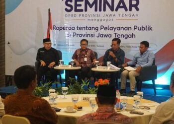 Suasana seminar Raperda Pelayanan Publik oleh Dewan Perwakilan Rakyat Daerah (DPRD) Provinsi Jawa Tengah di Hotel Amandaru, Kota Pekalongan, Selasa, 5 Mei 2026. (Fahri Akbar/Lingkarjateng.id)