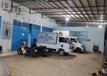 Jam Kerja Karyawan SPPG di Rembang Berkurang Imbas Anggaran MBG Dipangkas 33 Mobil penyalur MBG terparkir di SPPG Kuangsan, Kecamatan Kaliori, Kabupaten Rembang. (Vicky Rio/Lingkarjateng.id)