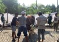 Sapi kurban bantuan Presiden Prabowo Subianto hendak disembelih di Masjid Al-Fajr, Desa Karangampel, Kecamatan Kaliwungu, Kabupaten Kudus, Rabu, 27 Mei 2026. (Ahmad Abror/Lingkarjateng.id)