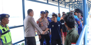 Polres Jepara saat menjemput korban kapal tenggelam di Dermaga Kartini Jepara. Foto : Dok.Polres Jepara/Lingkar