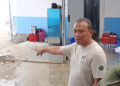 Wasono Basuki pemilik tiga dapur di Blora saat menjelaskan terkait IPAL di hadapan tim Satgas MBG Blora Foto : Eko Wicaksono for Lingkar