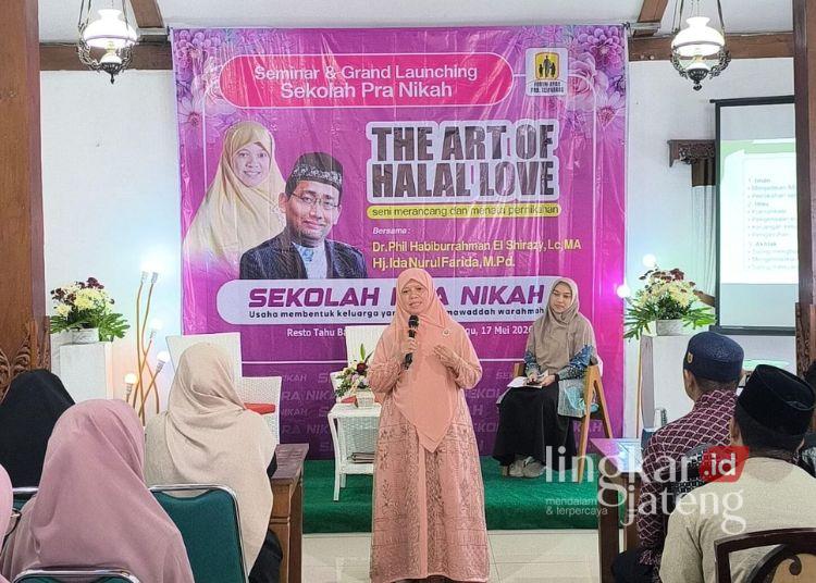 Tekan Pernikahan Dini, DPRD Jateng Luncurkan Sekolah Pra Nikah di Ungaran 25 Anggota Komisi E DPRD Provinsi Jawa Tengah, Ida Nurul Farida, menjadi pembicara dalam acara seminar dan grand launching sekolah pranikah di Aula Tahu Bakso Bu Puji, Jalan Diponegoro, Ungaran, Kabupaten Semarang, Minggu, 17 Mei 2026. (dok for Lingkarjateng.id)