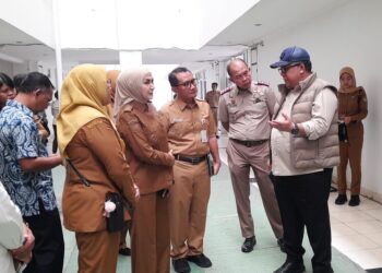 Wamen PKP Dorong Kendal Bangun Hunian Vertikal Antisipasi Ledakan Penduduk di Kawasan Industri 25 Wamen PKPK, Fahri Hamzah, didampingi Bupati Kendal, Dyah Kartika Permanasari, dan jajarna Forkopimda saat meninjau salah satu rusunawa di Kabupaten Kendal, Senin, 18 Mei 2026. (Anik KustianiLingkarjateng.id)