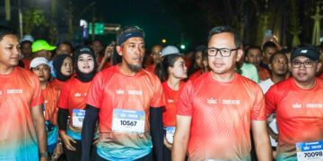 Diminati Masyarakat, Ajang Lari Tidar Borobudur 10K Berpotensi Dongkrak Pariwisata Jateng 18 Wamendagri Bima Arya Sugiarto bersama Sekda Jawa Tengah Sumarno mengikuti ajang lari Tidar Borobudur 10K di Kota Magelang, Minggu, 24 Mei 2026. (Humas Pemprov Jateng/Lingkarjateng.id)