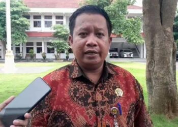 Ketua Komisi C DPRD Pati, Teguh Bandang Waluyo saat diwawancara awak media, Jumat, 22 Mei 2026. (Lingkarjateng.id)