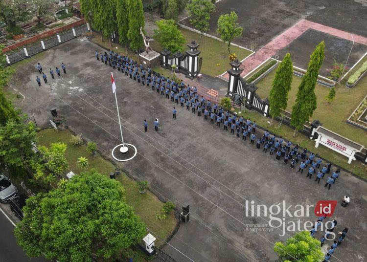 Sekda Boyolali Ajak Teguhkan Asta Cita Nasional di Peringatan Harkitnas 2026 25 Upacara bendera peringatan Hari Kebangkitan Nasional (Harkitnas) ke-118 di Taman Makam Pahlawan (TMP) Ratna Negara Sonolayu, Boyolali, Rabu, 20 Mei 2026. (Dok. Pemkab Boyolali/Lingkarjateng.id)