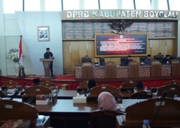 Fraksi DPRD Boyolali Sampaikan Pandangan Soal 2 Ranperda Usulan Bupati 25 Rapat paripurna dengan agenda penyampaian pandangan umum fraksi terhadap dua Rancangan Peraturan Daerah (Ranperda) usulan Bupati Boyolali di Ruang Rapat Paripurna S. Paryanto, Senin, 25 Mei 2026. (Dok. Pemkab Boyolali/Lingkarjateng.id)