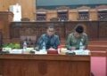 Ketua Komisi A DPRD Pati Narso (kiri) dalam rapat Raperda tentang Bantuan Hukum bagi Masyarakat Miskin, Senin, 18 Mei 2026. (Lingkarjateng.id)