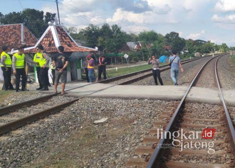 Grobogan Siap Tutup Perlintasan Kereta Ilegal, Kapolres Bentuk Tim Khusus 25 Tim Traffic Accident Analysis (TAA) Polda Jawa Tengah saat melakukan olah tempat kejadian perkara (TKP) kecelakaan tragis antara Kereta Api Argo Bromo Anggrek dan sebuah mobil, Sabtu, 2 Mei 2026. (Dok. Polres Grobogan/Lingkarjateng.id)