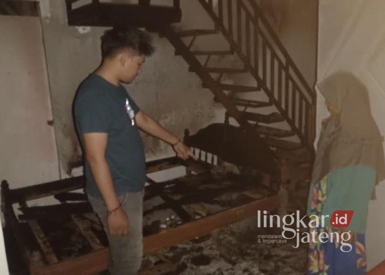 Obat Nyamuk Diduga Picu Kebakaran Rumah di Grobogan, Lansia Lumpuh Tewas 25 Kondisi rumah di Kampung Gubug Timur, Desa Gubug, Kecamatan Gubug, Kabupaten Grobogan pasca terbakar pada Senin malam, 18 Mei 2026. (Fahtur Rohman/Lingkarjateng.id)