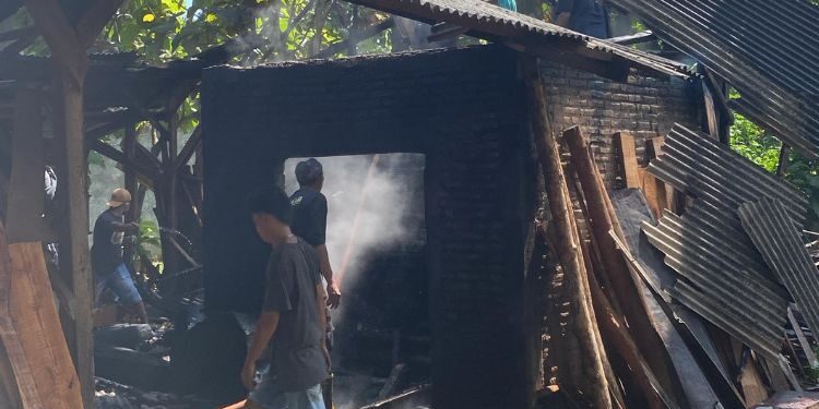 Keadaan oven kayu di Bandengan, Kecamatan Jepara, usai mengalami kebakaran pada Senin, 25 Mei 2026. (Dok. Pribadi/Lingkarjateng.id)