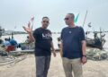 JMSI Jateng Ungkap Pentingnya Reklamasi Pantai Banyutowo, Dorong Produktivitas KNMP 34 Ketua JMSI Jawa Tengah Agus Sunarko (kiri) mengajak jajaran JMSI Pusat meninjau kawasan Tempat Pelelangan Ikan (TPI) Banyutowo pada Minggu, 24 Mei 2026. (Dok. for Lingkarjateng.id)