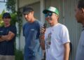 Wakil Bupati Kendal, Benny Karnadi bersama Komunitas "Sungai Watch” melaksanakan pembersihan sungai Kendal, Senin, 4 Mei 2026. (Anik Kustiani/Lingkarjateng.id)