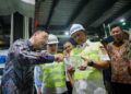 Gubernur Jawa Tengah Ahmad Luthfi didampingi Bupati Kendal Dyah Kartika Purnamasari melihat proses produksi PT Borine Technology Indonesia, di Kawasan Ekonomi Kendal (KEK), Rabu, 6 Mei 2026. (Dok. Humas Pemprov Jateng)