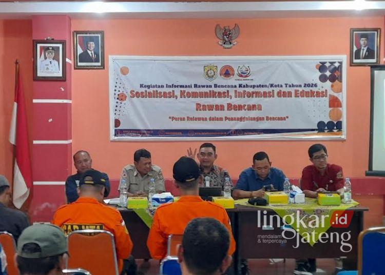 153 Bencana Terjadi di Kendal, Relawan Dibekali Sosialisasi KIE Rawan Bencana 25 BPBD Kendal menggelar Sosialisasi, Komunikasi, Informasi dan Edukasi (KIE) Rawan Bencana dengan tema Peran Relawan dalam Penanggulangan Bencana Tahun 2026 yang digelar di Aula Kantor BPBD, Selasa, 19 Mei 2026 sore. (Anik Kustiani/Lingkarjateng.id)