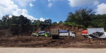 Pemkab Kendal Hentikan Sementara Aktivitas Galian C Sepetek, Minta Tepati Komitmen 1 Aktivitas penataan lahan dan penjualan material galian C di wilayah Sepetek jalan Kaliwungu-Boja. (Anik Kustiani/Lingkarjateng.id)