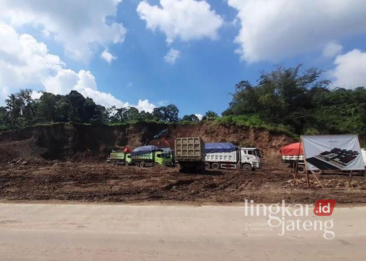Pemkab Kendal Hentikan Sementara Aktivitas Galian C Sepetek, Minta Tepati Komitmen 25 Aktivitas penataan lahan dan penjualan material galian C di wilayah Sepetek jalan Kaliwungu-Boja. (Anik Kustiani/Lingkarjateng.id)