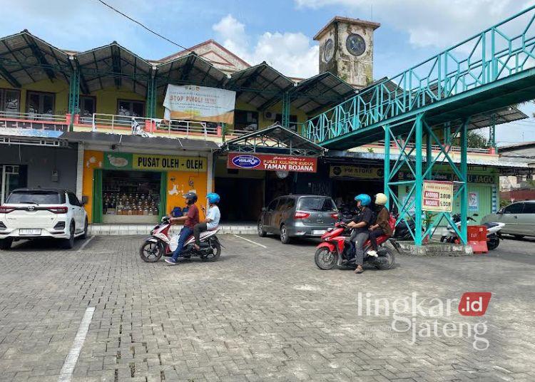 Taman Boja yang berada di Kawasan Alun-alun Simpang Tujuh Kudus. (Nisa Hafizhotus S/Lingkarjateng.id)