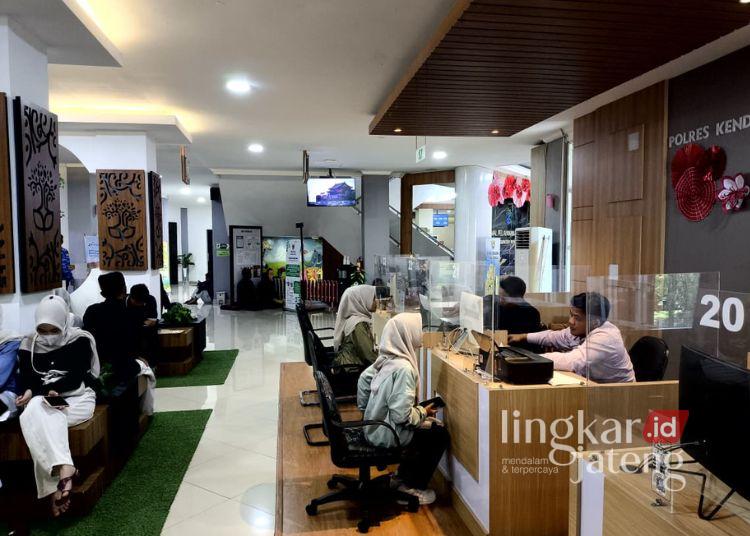 Pelayanan SKCK di MPP Kendal Kembali Beroperasi, Catat Jadwal Bukanya 25 Pelayanan urus administrasi di Mal Pelayanan Publik (MPP) Kabupaten Kendal. (Dok. Pribadi/Lingkarjateng.id)
