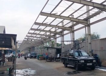Kanopi Pelataran Timur Pasar Bitingan Kudus Dibongkar, Pedagang Protes