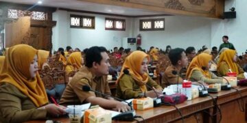 Komisi A DPRD Pati Bakal Panggil BKPSDM Bahas Isu Penghapusan Guru Honorer 15 Ilustrasi: Audiensi guru PPPK Paruh Waktu dengan DPRD Pati pada Selasa, 5 Mei 2026. (Lingkarjateng.id)