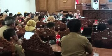 Revisi Perda Pajak dan Retribusi Daerah di Pati Mulai Digodok, Ini Poin yang Sorot 14 Rapat paripurna pembahasan Raperda Perubahan Perda Pajak dan Retribusi Daerah yang dilaksanakan di ruang paripurna DPRD Pati, Senin, 11 Mei 2026. (Lingkarjateng.id)