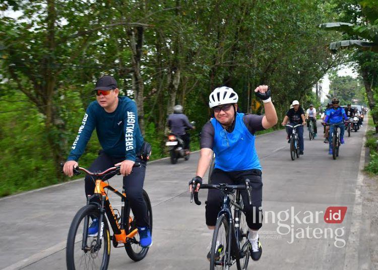 Gowes 30 Km, Plt Bupati Pekalongan Tinjau Bendungan Gembiro hingga Lokasi Yon TP 25 Plt. Bupati Pekalongan Sukirman bersama jajaran kepala perangkat daerah melakukan kegiatan gowes pagi sejauh 30 kilometer dan meninjau Bendungan Gembiro di Desa Bukur, Jumat, 22 Mei 2026. (Fahri Akbar/Lingkarjateng.id)