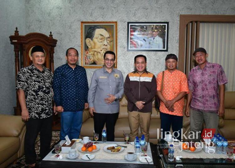 Pemkab Pekalongan Jajaki Dukungan CSR BUMN Untuk Perkuat Penanganan Banjir 25 Plt Bupati Pekalongan Sukirman menerima kunjungan kerja Anggota DPR RI Rizal Bawazier di Rumah Dinas Wakil Bupati Pekalongan, Minggu, 24 Mei 2026. (Fahri Akbar/Lingkarjateng.id)