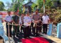 Resmikan Jembatan Merah Putih Presisi, Bupati Kendal : Perkuat Akses dan Ekonomi Warga di Sudodadi Patean 34 Bupati Kendal Dyah Kartika Permanasari dan Kapolres Kendal AKBP Hendry Susanto Sianipar meresmikan Jembatan Merah Putih Presesi di Dusun Tembelang Sudodadi Patean, Rabu (13/5). Foto : Winda/Lingkar