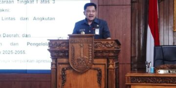 Wali Kota Salatiga Ajukan 3 Raperda Strategis, Angkutan Jalan hingga Pengelolaan BMD 10 Wali Kota Salatiga Robby Hernawan menyampaikan 3 Raperda dalam rapat paripurna di Ruang Bhineka Tunggal Ika, DPRD Kota Salatiga, Senin, 25 Mei 2026. (Dok.Prokompim Setda Salatiga/Lingkarjateng.id)