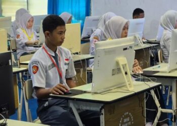 Siswa mengikuti Tes Kemampuan Akademik (TKA). (Antara)