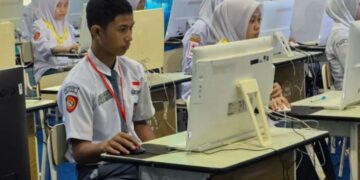 Siswa mengikuti Tes Kemampuan Akademik (TKA). (Antara)