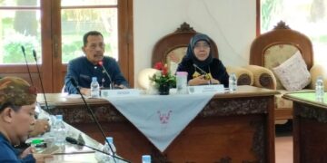 Sekda Eko Djumartono saat memimpin rapat koordinasi yang digelar di Pendapa Belakang Kabupaten Kudus, Selasa (23/6). Foto :Dok.Pemkab Kudus/Lingkar