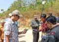 Dugaan Penyerobotan Tanah di Sendangharjo Blora, BPN Turun Lakukan Pengukuran Ulang 27 Petugas BPN Blora melakukan pengukuran dan penentuan titik koordinat batas lahan yang disengketakan di Desa Sendangharjo, Kecamatan Blora Kota, Kamis, 11 Juni 2026. (Eko Wicaksono/Lingkarjateng.id)