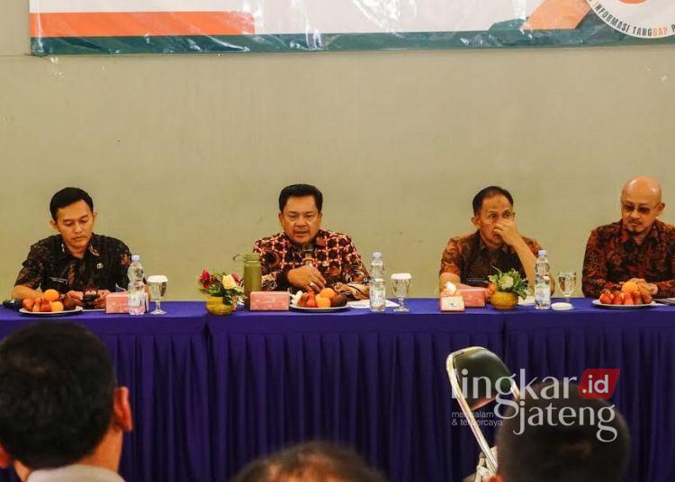 107 UMKM dan Kampung Soesoe Randuacir Salatiga Jadi Penggerak Ekonomi Warga 25 Lurah Randuacir, Indra Permadi (kiri) saat menerima kunjungan kerja Wali Kota Salatiga Robby Hernawan di kantornya, belum lama ini. (Dok.Prokompim Setda Salatiga/Lingkarjateng.id)