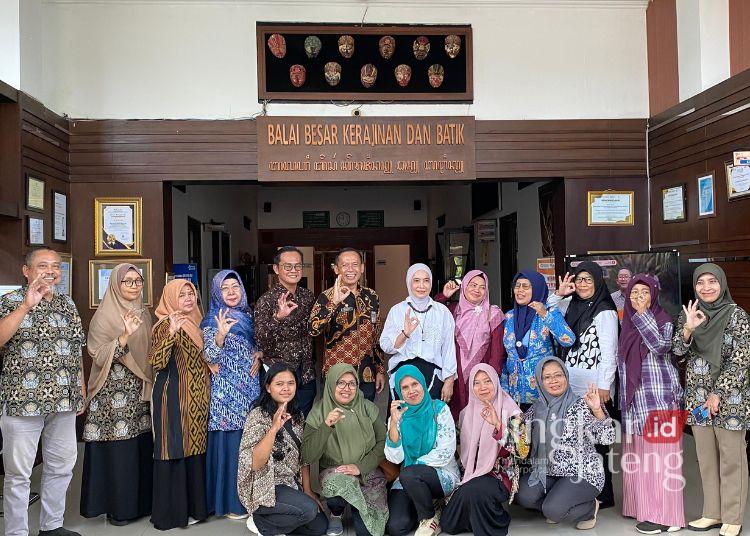 12 Pembatik Kendal Ikuti Pelatihan dan Uji Kompetensi Desain Batik di Yogyakarta 25 Pembatik asal Kabupaten Kendal mengikuti pelatihan desain batik di Balai Besar Kerajinan dan Batik (BBKB) Yogyakarta pada Senin, 22 Juni 2026. (dok for Lingkarjateng.id)